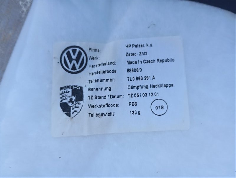 Обшивка двери багажника Volkswagen Touareg 2008