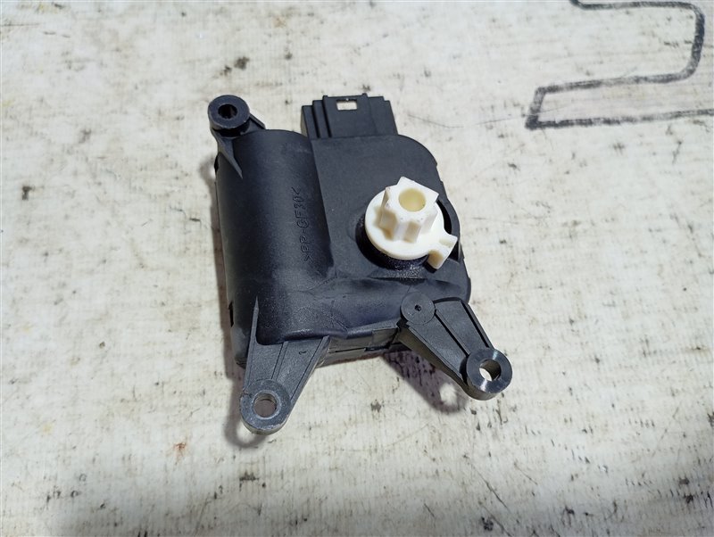 Сервопривод заслонки печки Audi A3 2009 8P