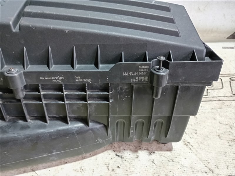 Корпус воздушного фильтра Volkswagen Passat 2008 B6