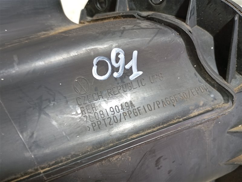 Воздухозаборник Audi Q7 2010 4L
