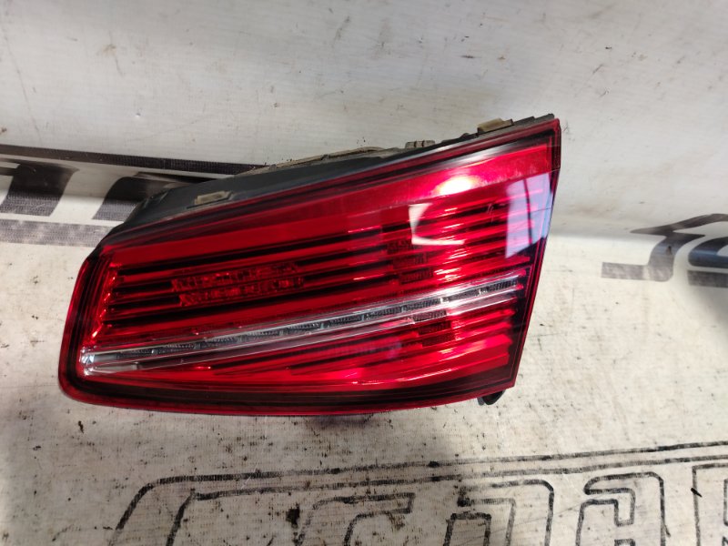 Фонарь в крышку багажника Volkswagen Passat 2016 B8