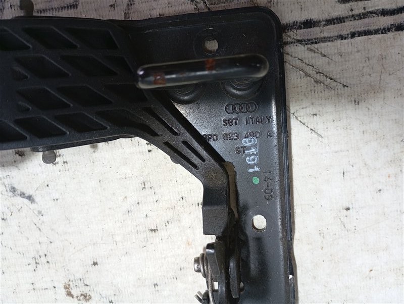 Крюк замка капота Audi A3 2009 8P