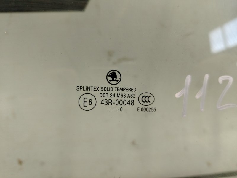 Стекло двери Skoda Octavia 2009