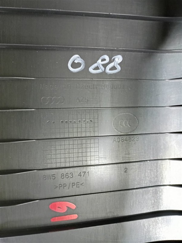 Накладка порога багажника Audi A4 2016 B9