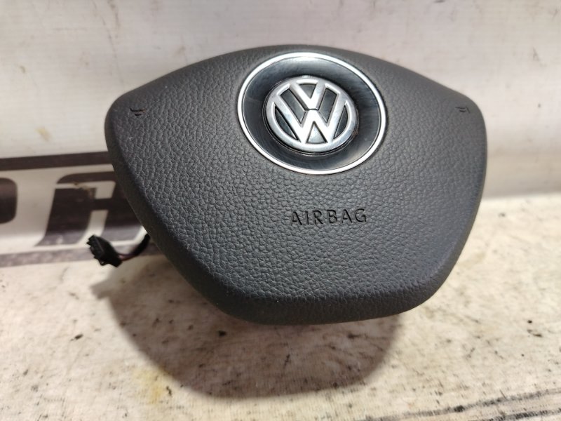 Подушка безопасности в руль Volkswagen Passat 2016 B8