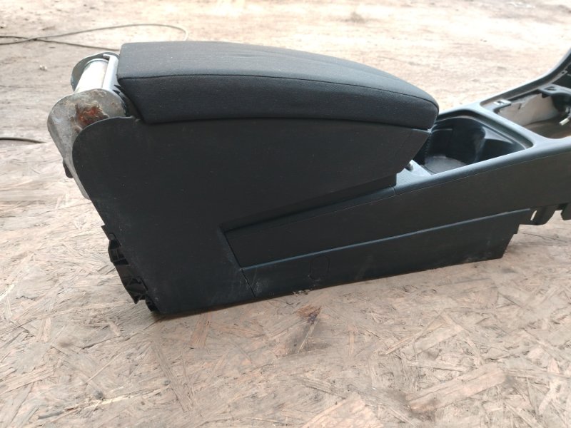 Подлокотник Volkswagen Passat 2006 B6