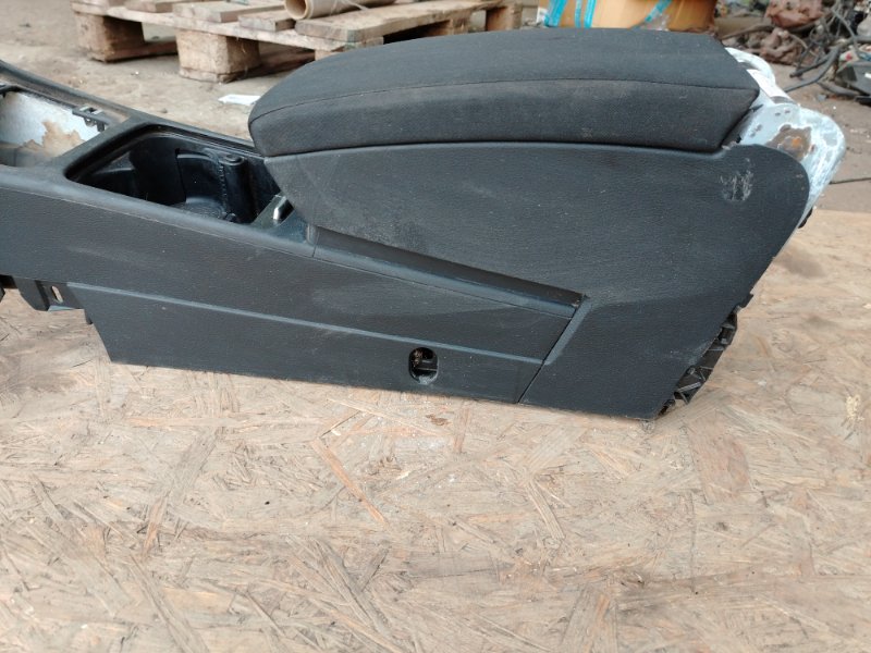 Подлокотник Volkswagen Passat 2006 B6