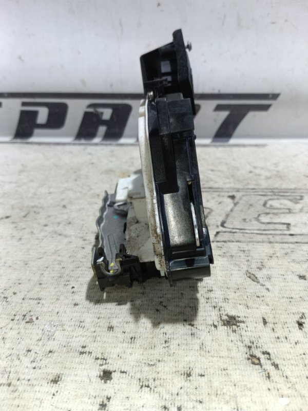 Замок двери Skoda YETI 2013