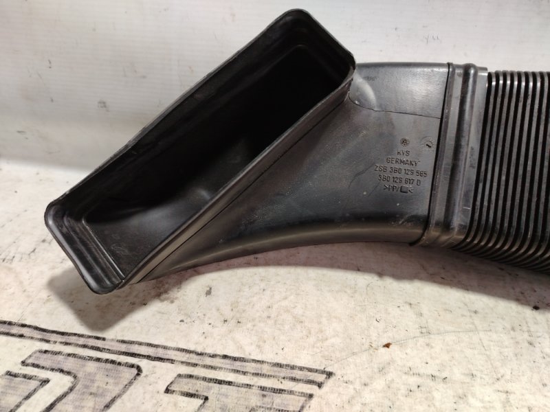 Патрубок впускной системы Volkswagen Passat 2002 B5