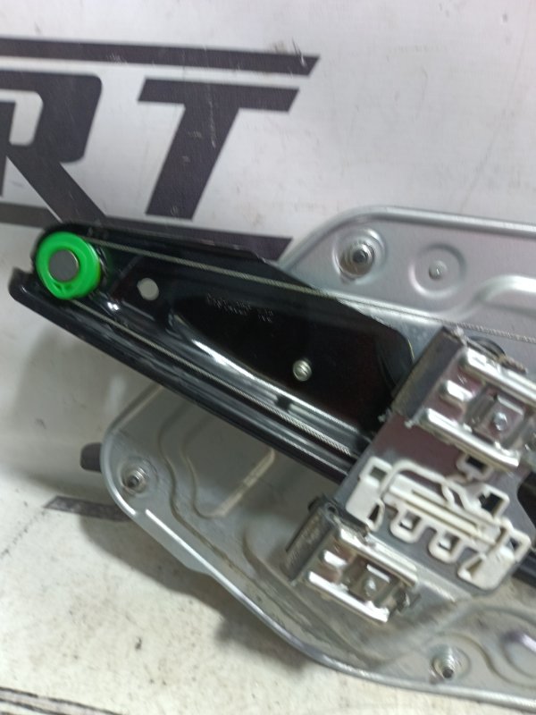 Стеклоподъемник Skoda YETI 2011