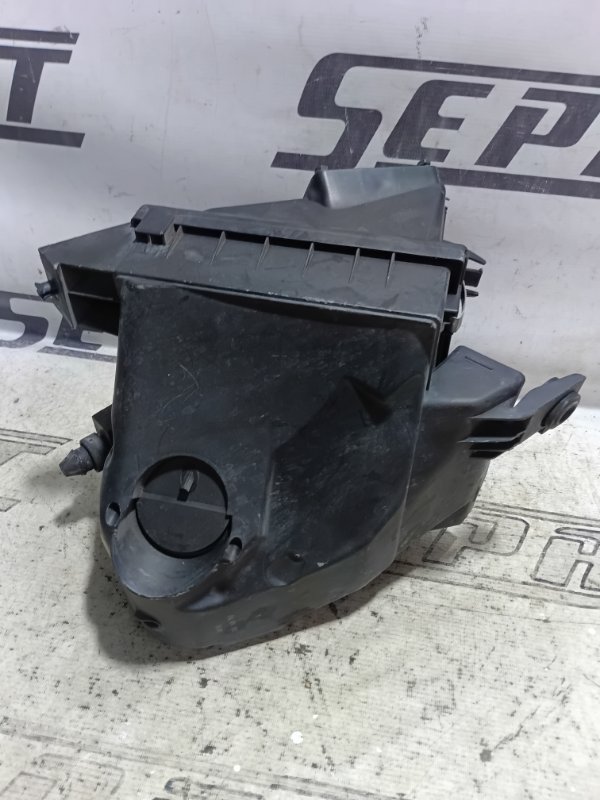 Корпус фильтра воздушного Volkswagen Passat 2002 B5