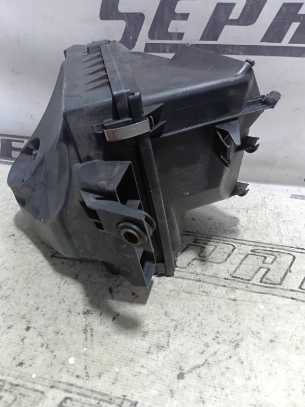 Корпус фильтра воздушного Volkswagen Passat 2002 B5