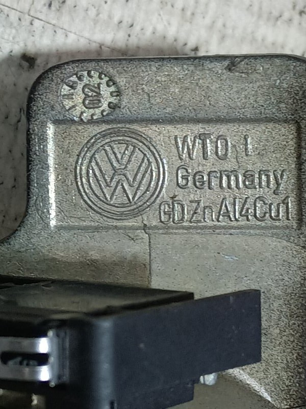 Личинка замка багажника Volkswagen Passat 2002 B5