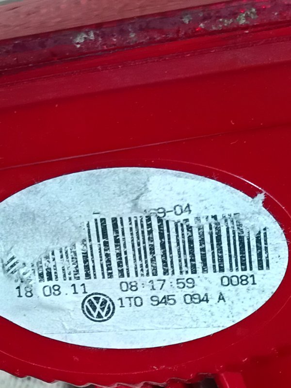 Фонарь в крышку багажника Volkswagen Touran 2011 1T