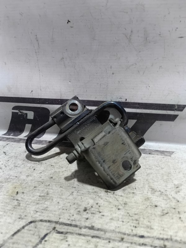 Петля двери Volkswagen Passat 2002 B5