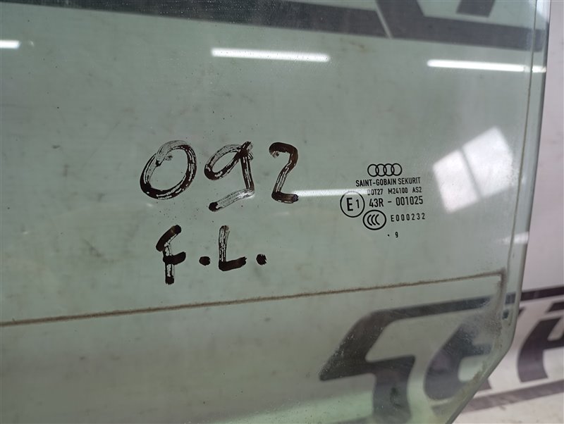Стекло двери Audi A3 2009 8P