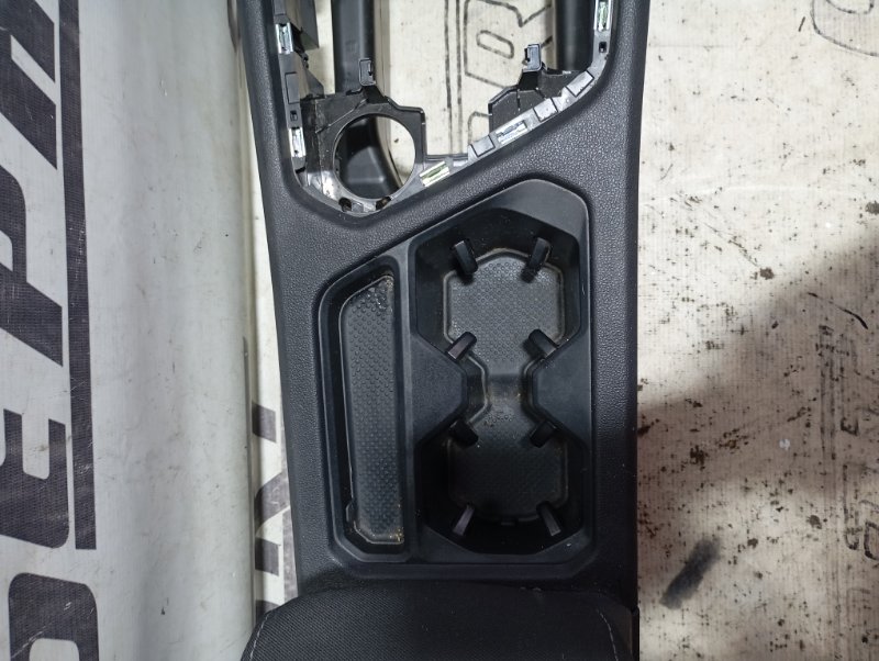 Подлокотник Volkswagen Tiguan 2019