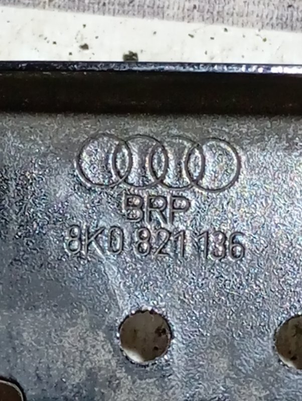 Кронштейн крыла Audi A4 2010 B8
