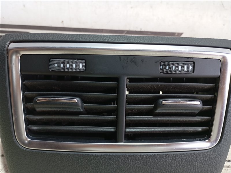 Дефлектор обдува салона Audi Q7 2010 4L