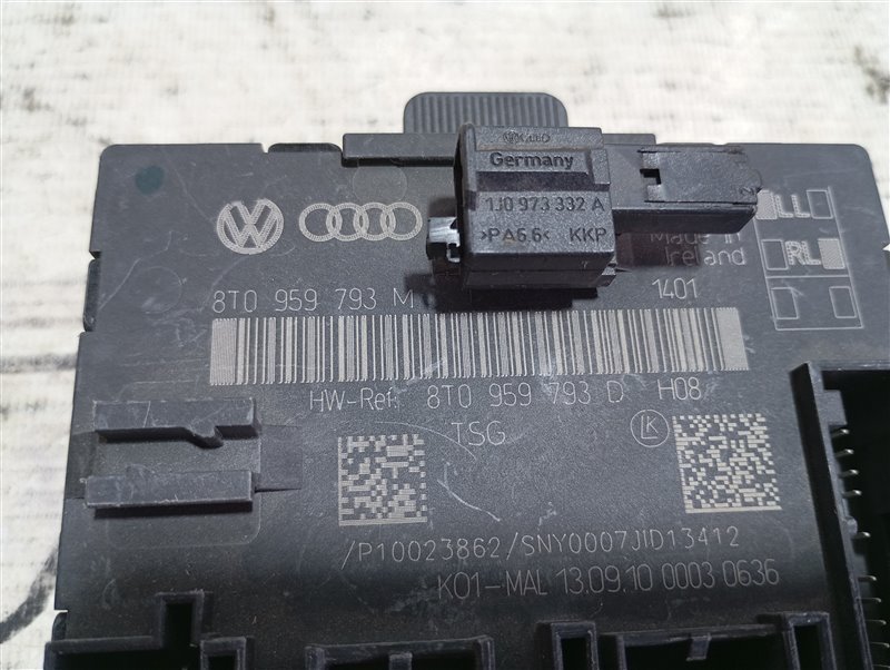 Блок управления двери Audi A5 8T