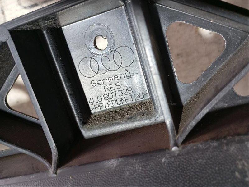 Кронштейн бампера Audi Q7 2010 4L