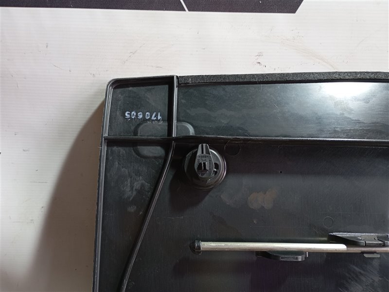 Крышка запасного колеса Volkswagen Passat 2002 B5