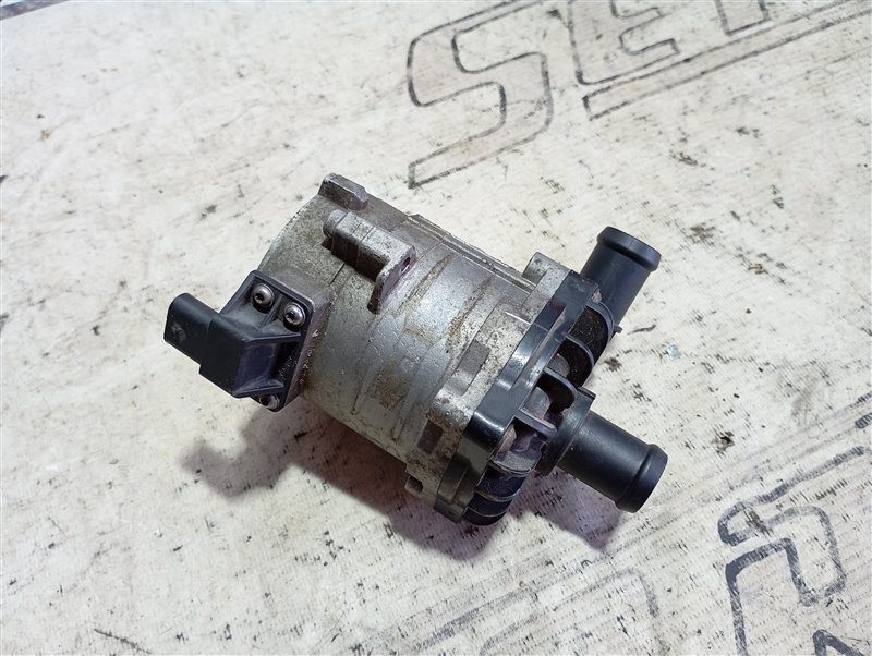 Помпа дополнительная Audi Q7 2010 4L