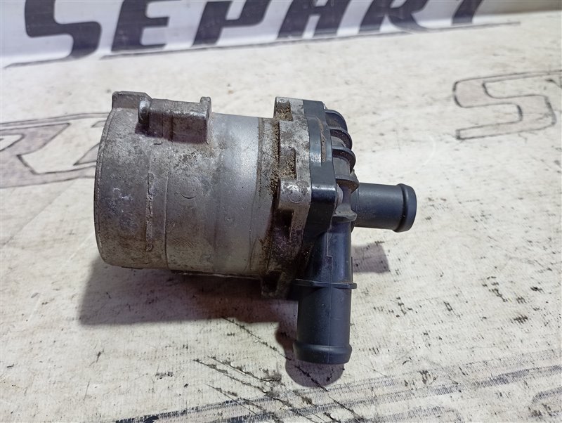 Помпа дополнительная Audi Q7 2010 4L