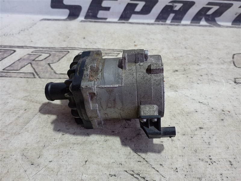 Помпа дополнительная Audi Q7 2010 4L