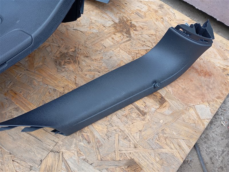 Обшивка двери багажника Volkswagen Tiguan 2012 5N