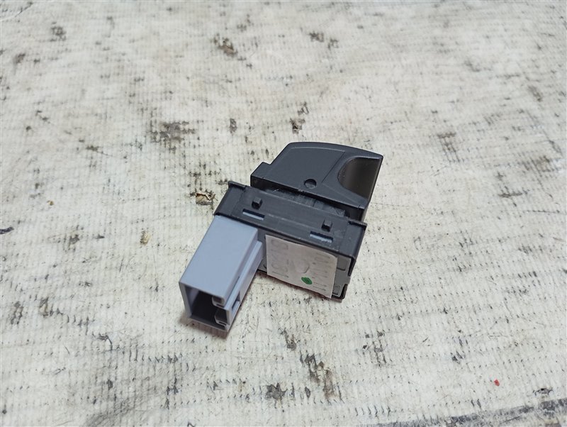 Кнопка стеклоподъемника Volkswagen Passat 2002 B5