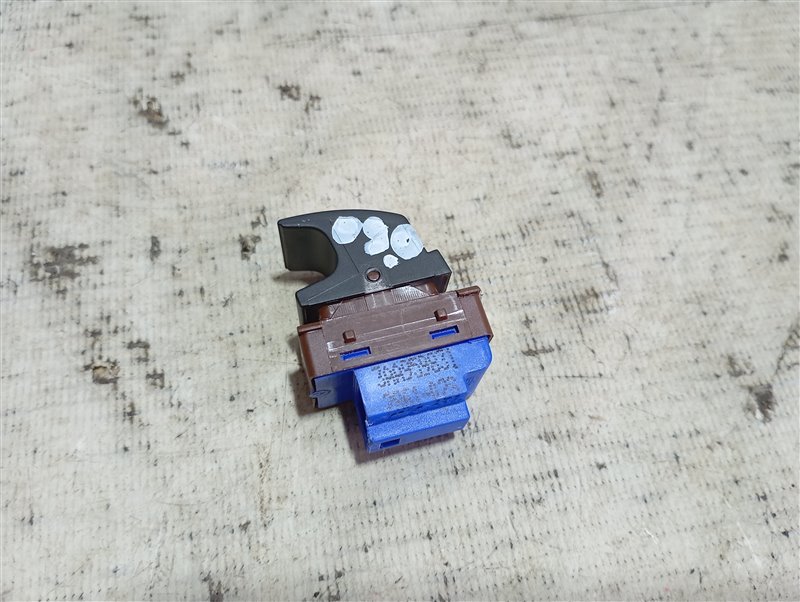 Кнопка открывания багажника Volkswagen Passat 2002 B5