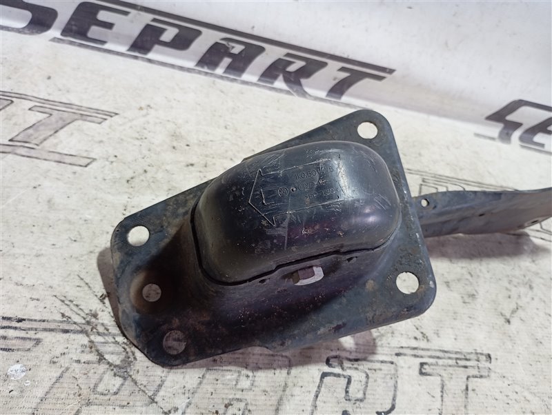 Рычаг подвески продольный Audi A3 2009 8P
