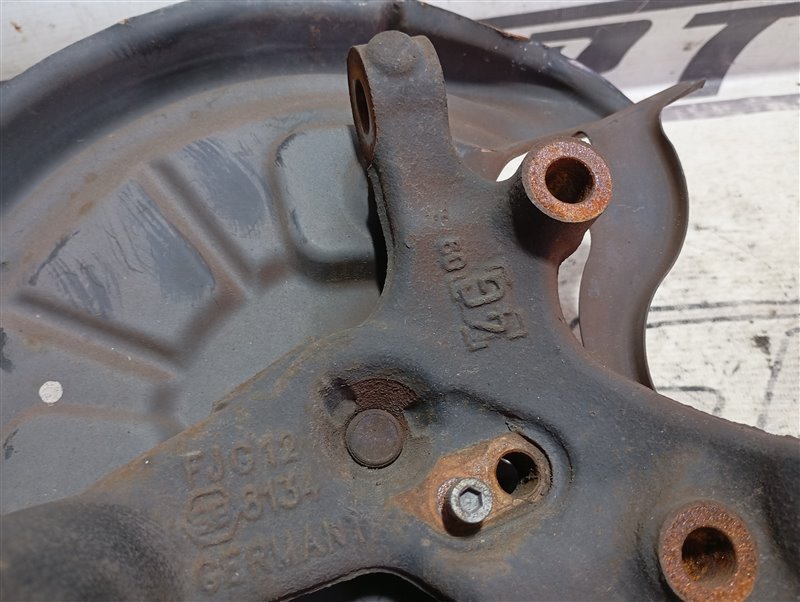 Кулак поворотный Audi A3 2009 8P