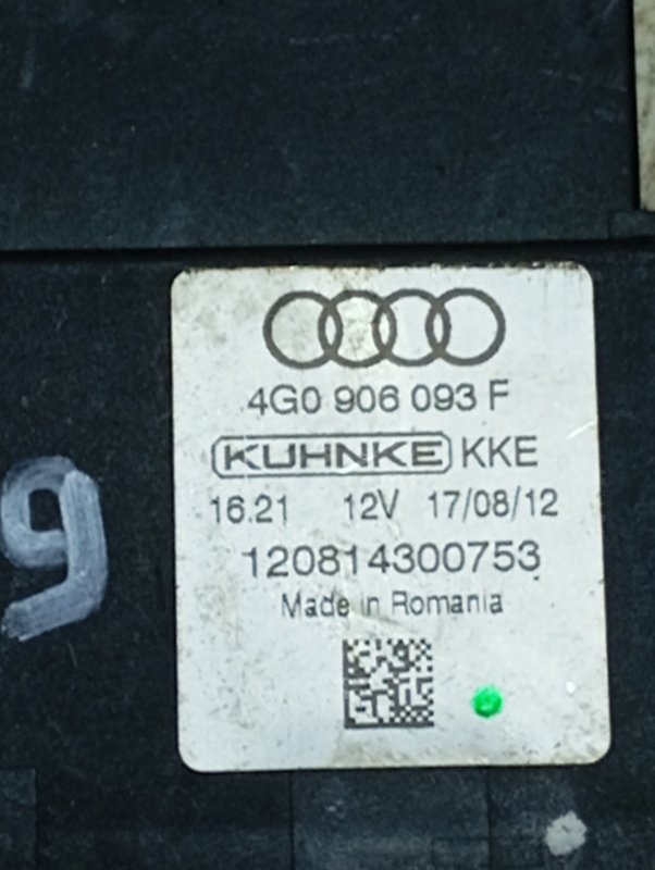 Блок управления топливного насоса Audi Q5 2012 8R