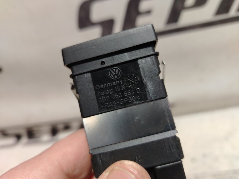 Кнопка обогрева сидений Volkswagen Passat 2002 B5