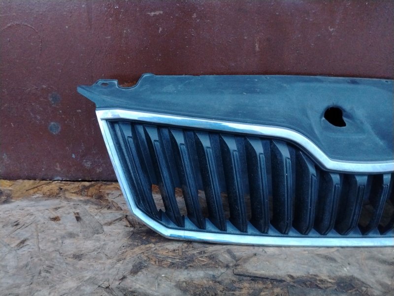 Решетка радиатора Skoda Superb B8
