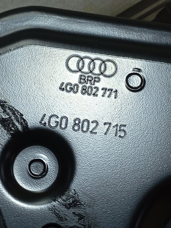 Кронштейн запасного колеса Audi A6 2012 C7