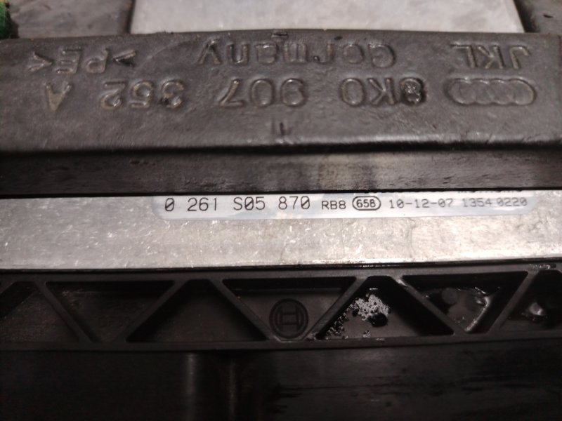 Блок управления двигателем Audi A4 B8