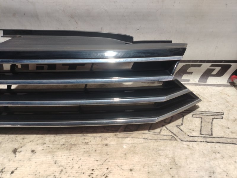 Решетка радиатора Volkswagen Passat 2016 B8