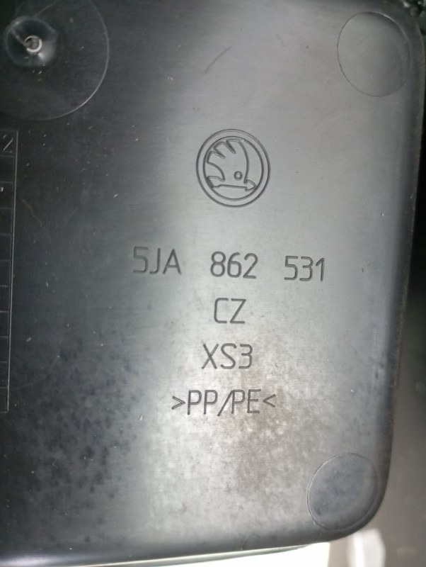 Консоль между сидений Skoda Rapid 2014