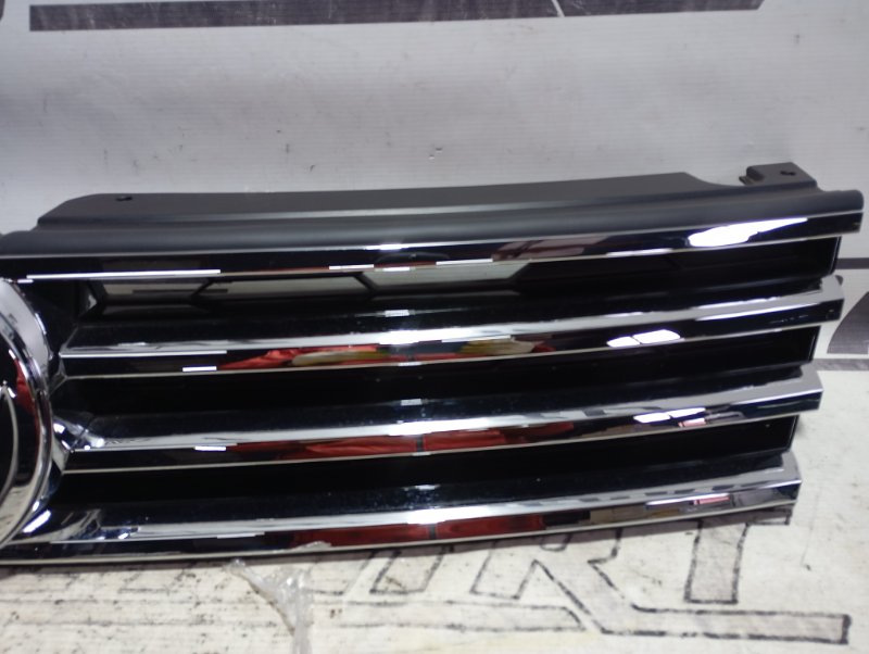 Решетка радиатора Volkswagen Touareg NF