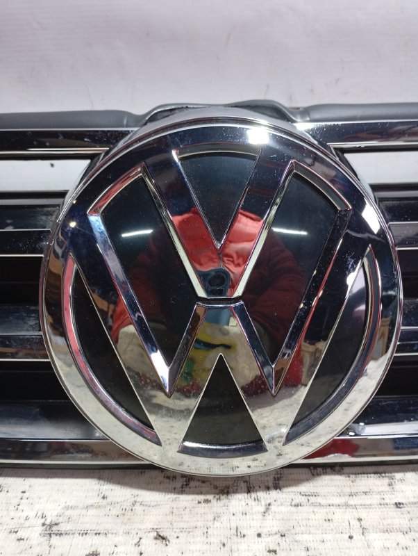 Решетка радиатора Volkswagen Touareg NF