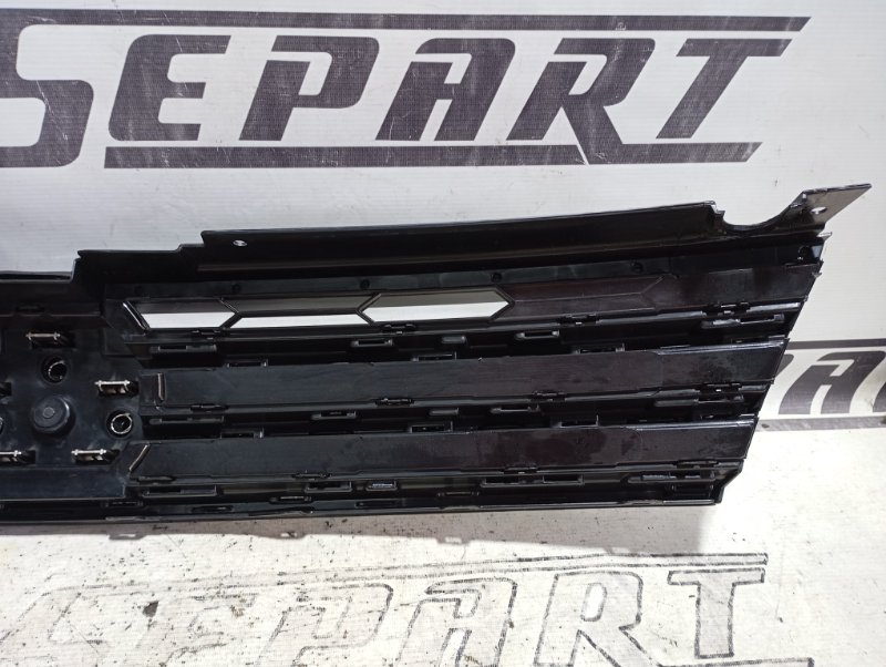 Решетка радиатора Volkswagen Touareg NF