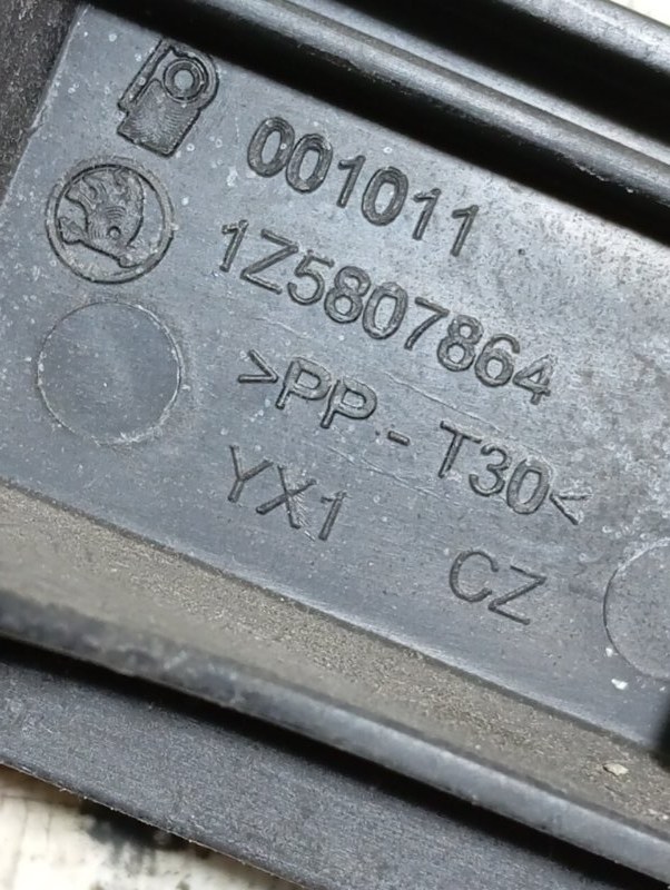 Кронштейн бампера Skoda Octavia 2009