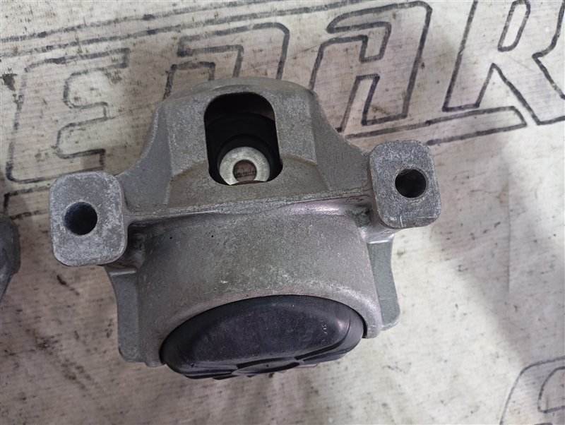 Подушки двигателя Audi A4 B8