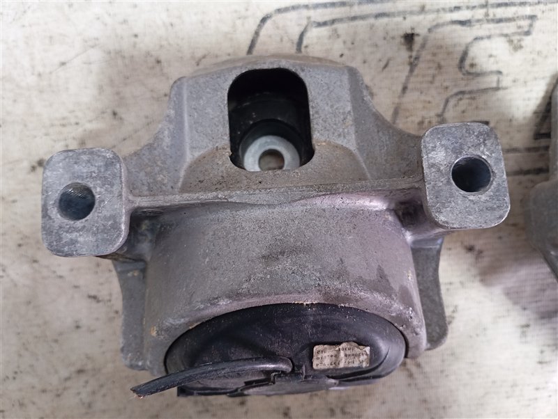 Подушки двигателя Audi A4 B8