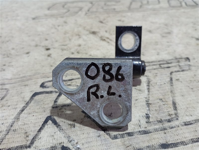 Петля двери верхняя Volkswagen Passat 2008 B6