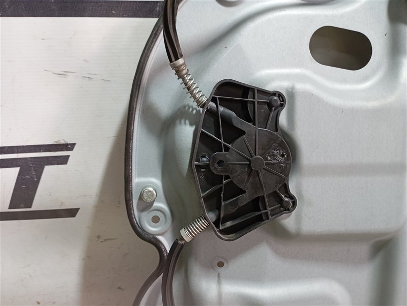 Стеклоподъемник Volkswagen Touran 2011 1T