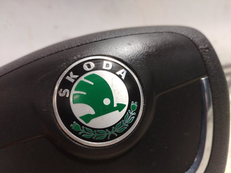 Подушка безопасности в руль Skoda Octavia 2009
